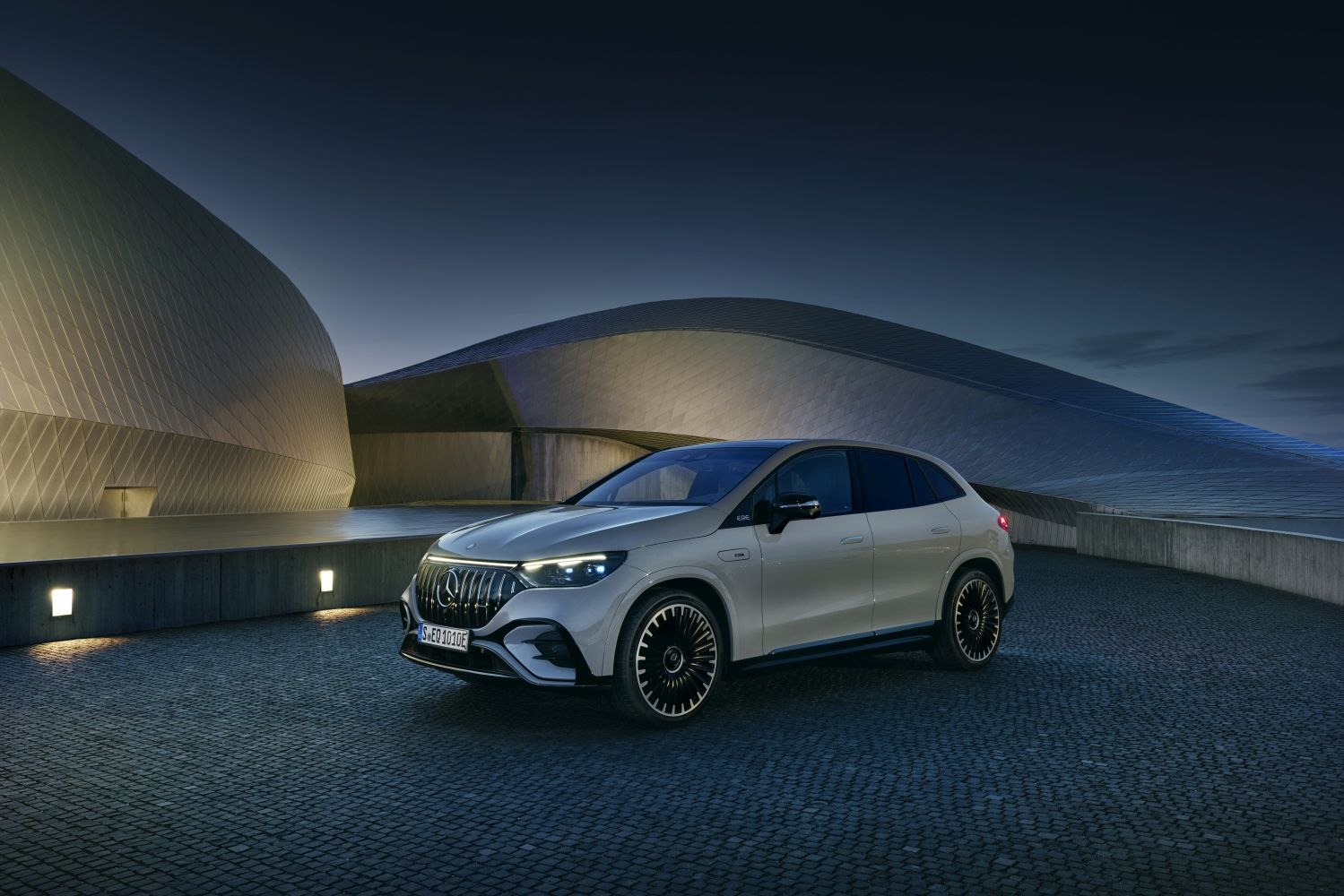 Mercedes-Benz EQE 300 SUV Edition (2024-2025)