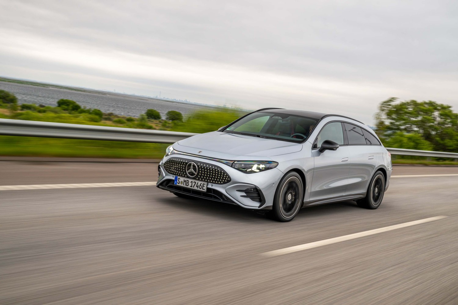 Mercedes-Benz CLA 350 4MATIC Shooting Brake con tecnología EQ (2025)