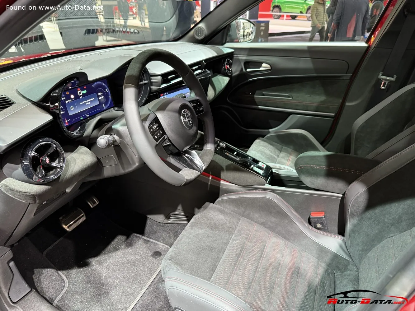 Alfa Romeo Junior Elettrica 115 kW (156 CV) Sprint (2025)