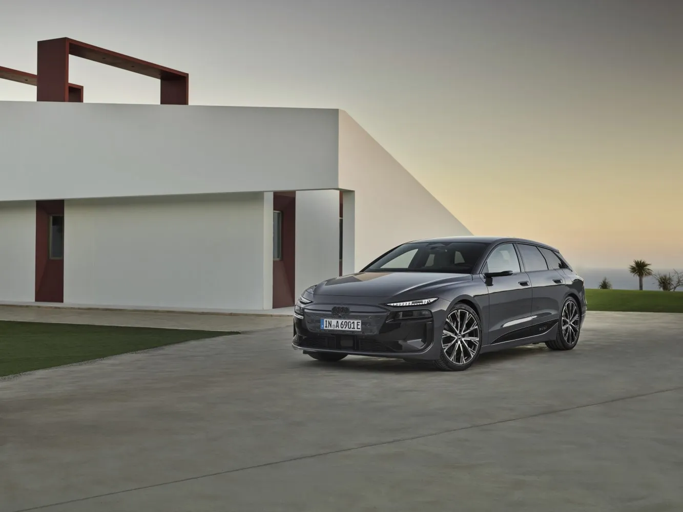 Audi A6 Avant e-tron quattro Black line (2024)