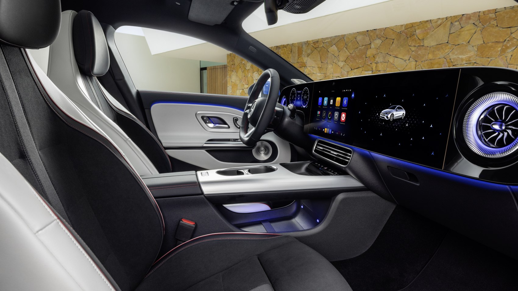 Mercedes-Benz CLA 250+ con tecnología EQ (2025)
