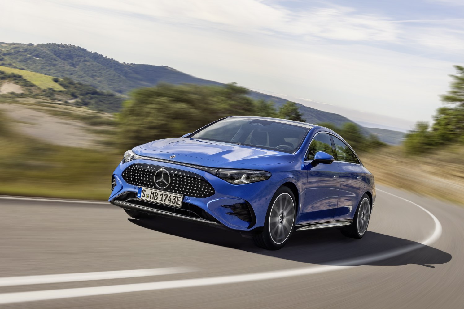 Mercedes-Benz CLA 250+ con tecnología EQ (2025)