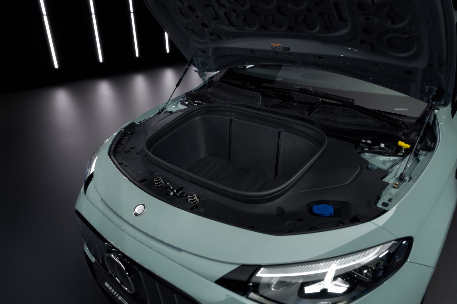 Mercedes-Benz EQB 250+ (2023)