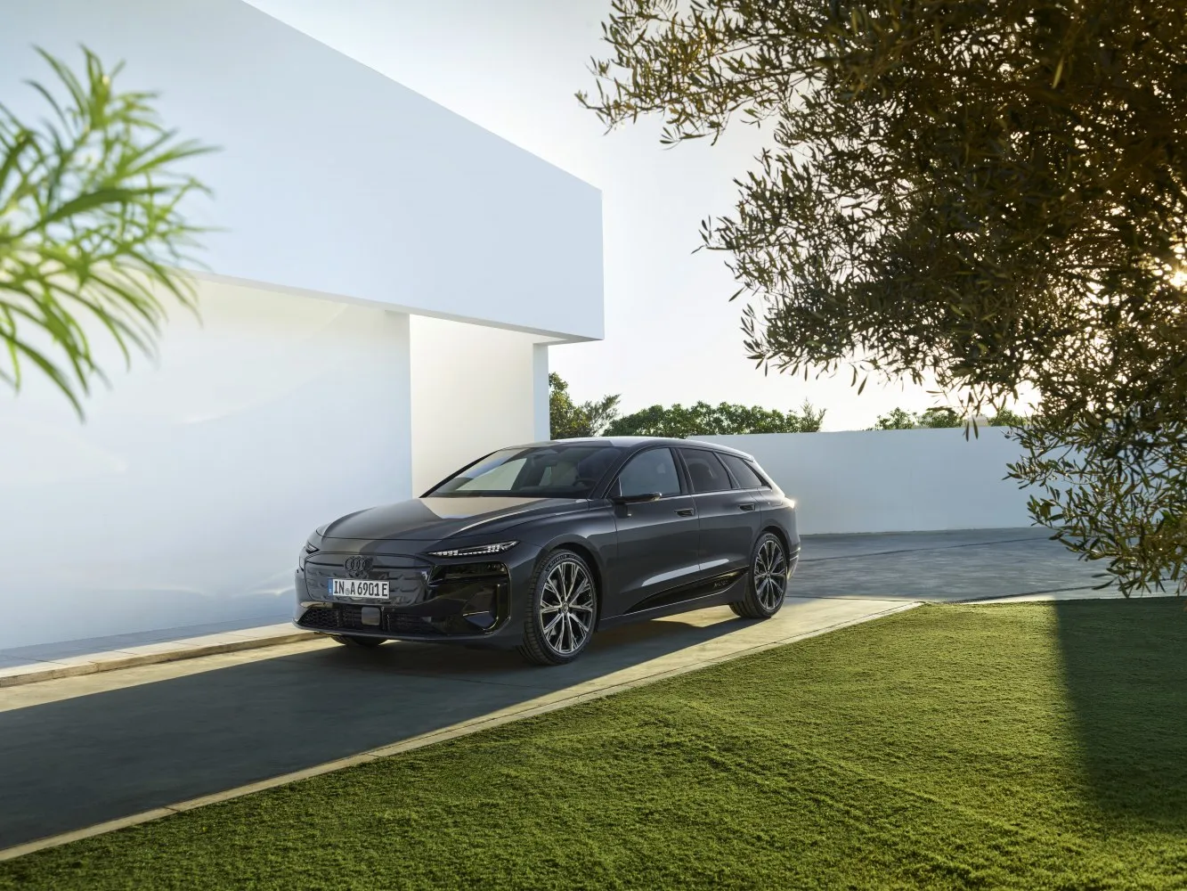 Audi A6 Avant e-tron quattro S line (2024)