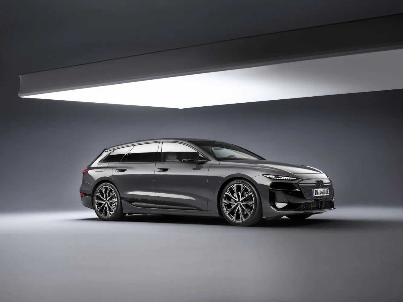Audi A6 Avant e-tron quattro S line (2024)
