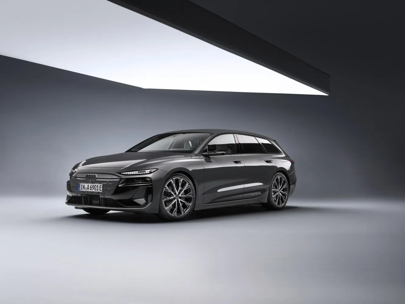 Audi A6 Avant e-tron quattro S line (2024)