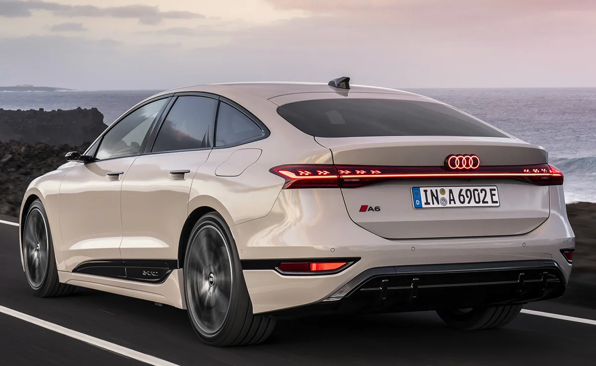 Audi A6 Avant e-tron Advanced (2024)