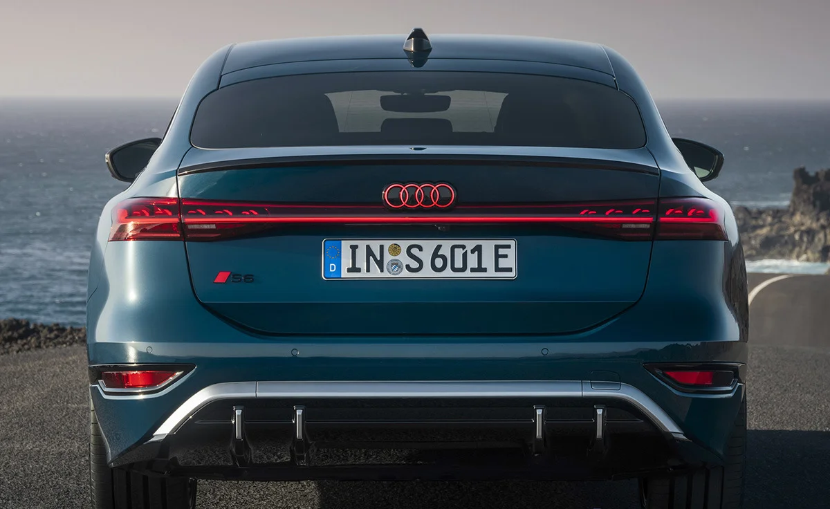 Audi A6 Avant e-tron Advanced (2024)