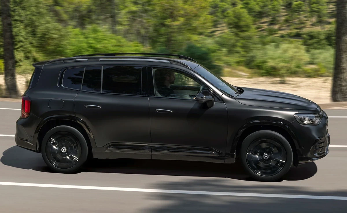 Mercedes-Benz GLB 250+ con tecnología EQ (2025)