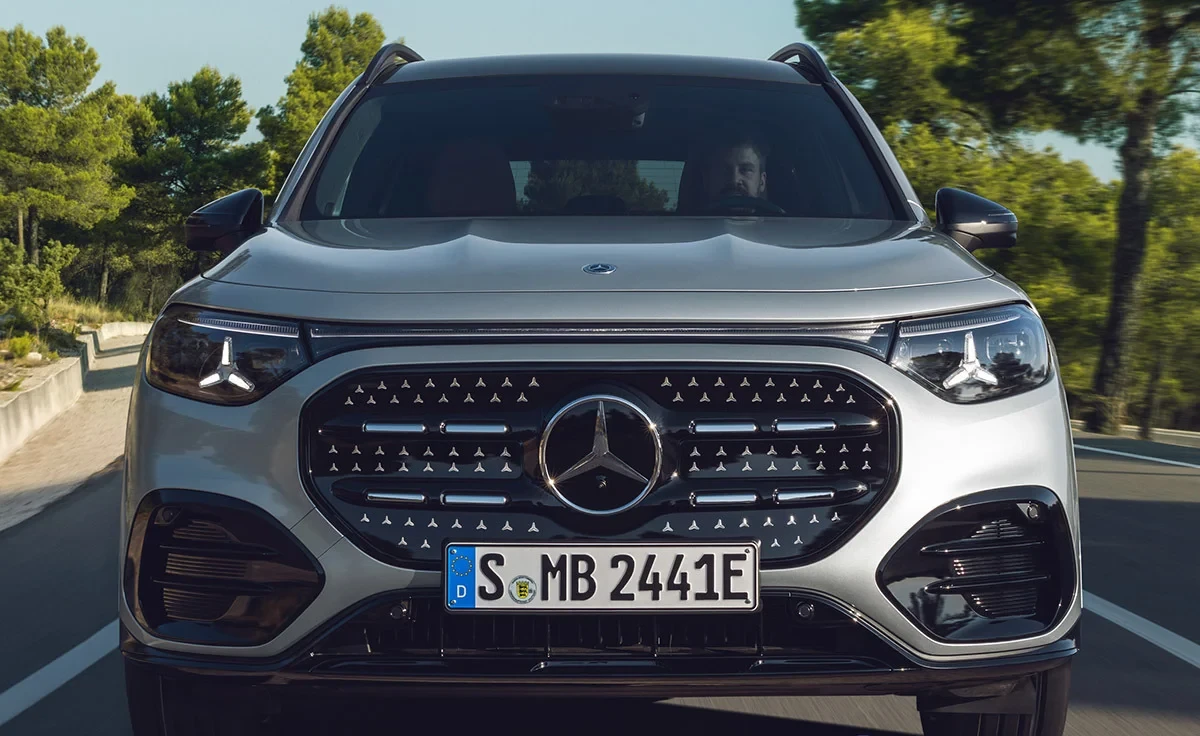Arquitectura y detalles técnicos del Mercedes-Benz GLB 250+ con tecnología EQ (2025)
