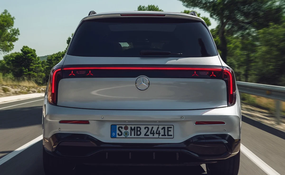 Mercedes-Benz GLB 250+ con tecnología EQ (2025)