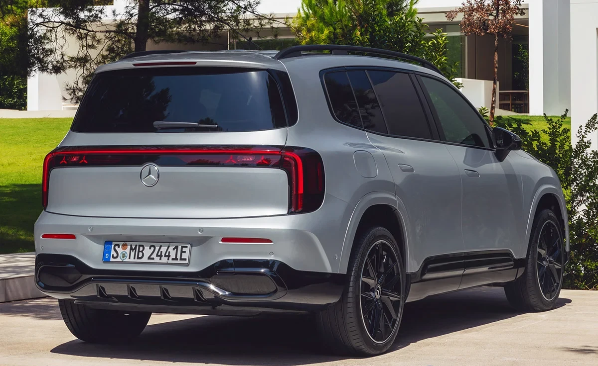 Mercedes-Benz GLB 250+ con tecnología EQ (2025)