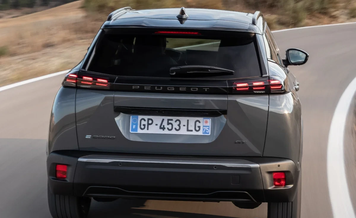 Peugeot E-2008 Style 115 kW (156 CV) (2024)