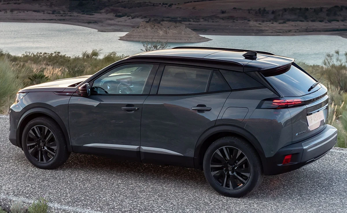 Peugeot E-2008 Style 115 kW (156 CV) (2024)
