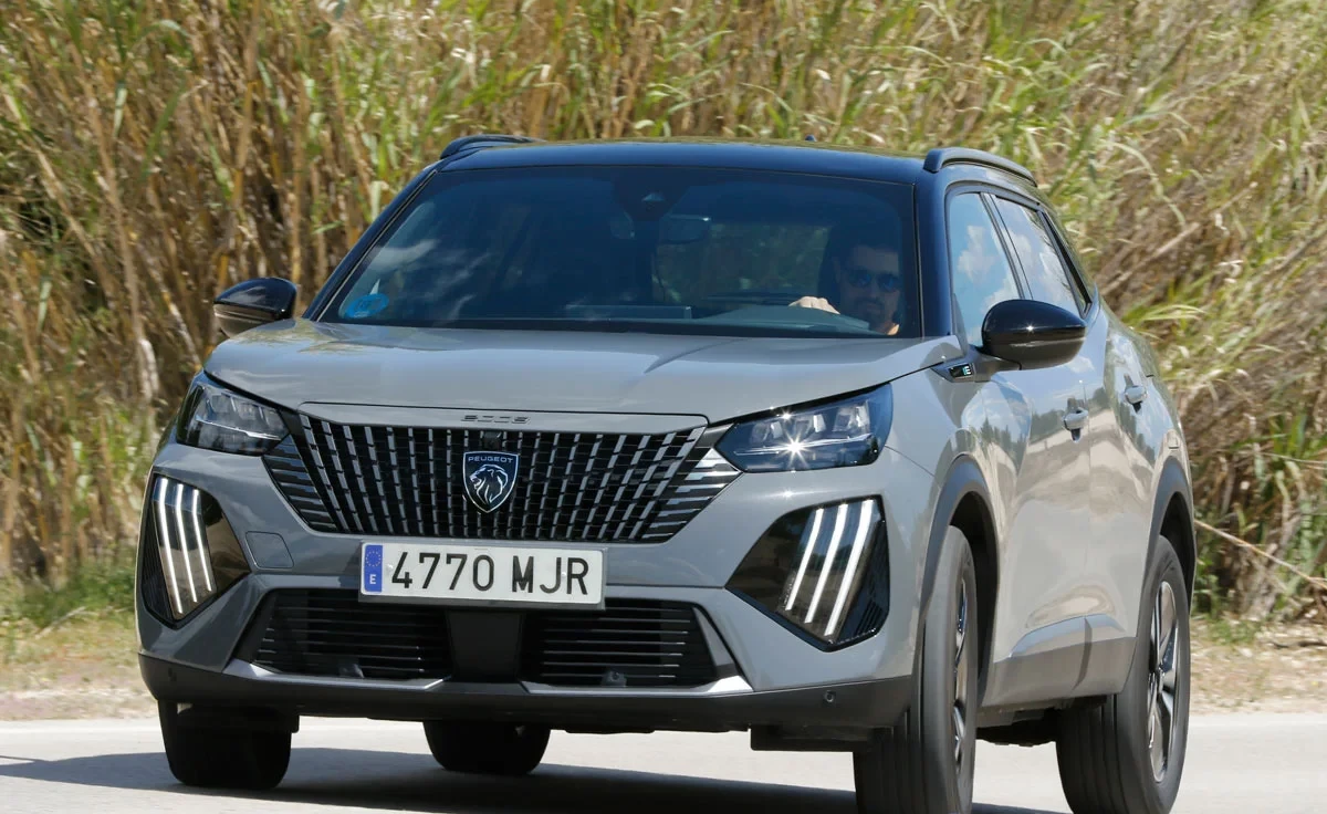 Peugeot E-2008 Style 115 kW (156 CV) (2024)
