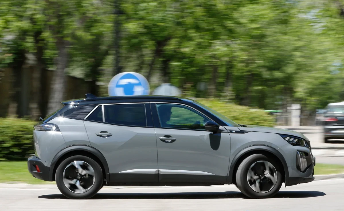 Arquitectura y detalles técnicos del Peugeot E-2008 Style 115 kW (156 CV) (2024)