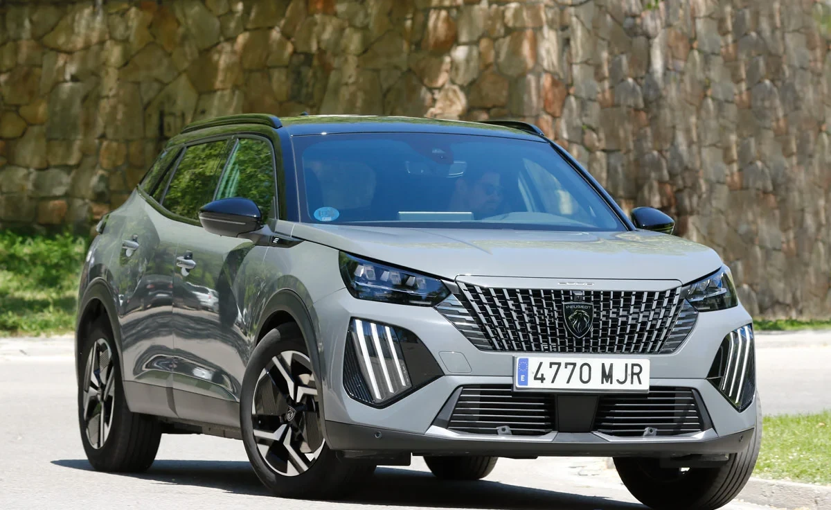 Peugeot E-2008 Style 115 kW (156 CV) (2024)