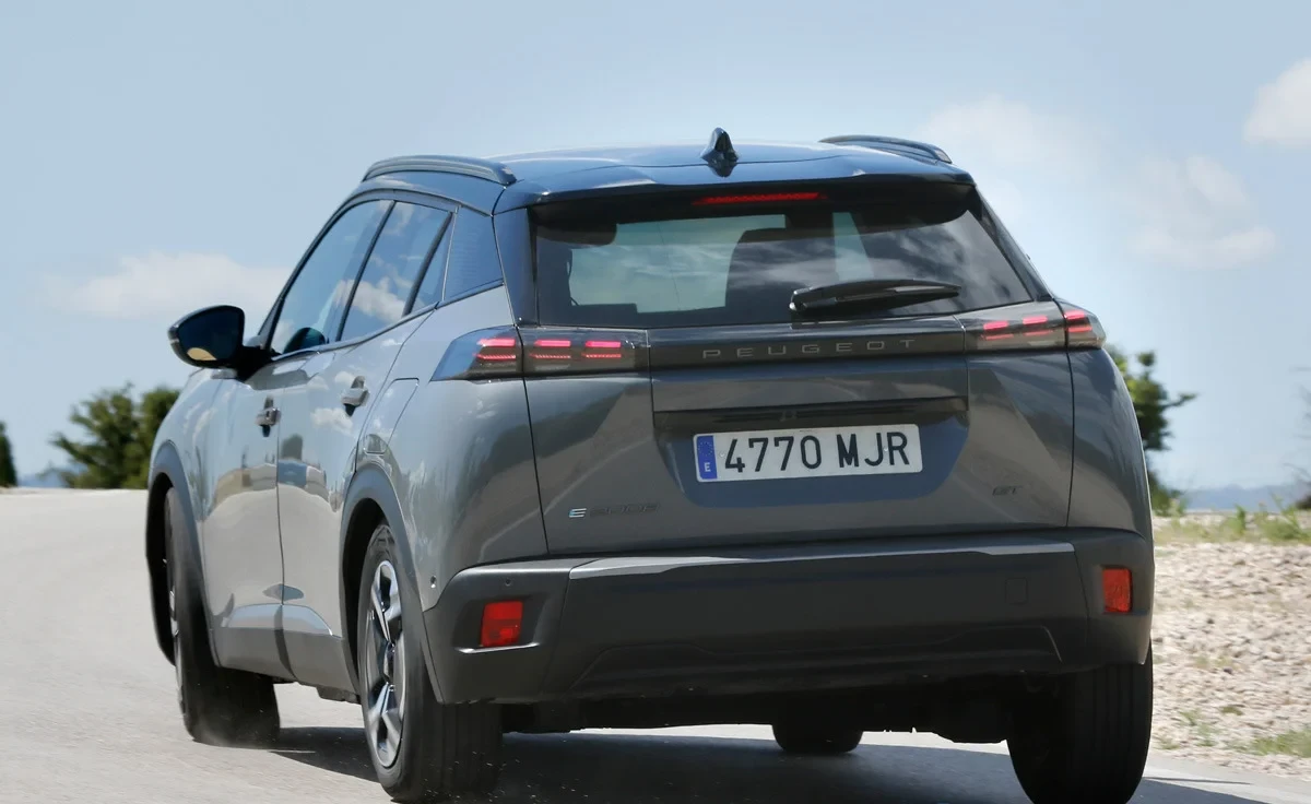 Peugeot E-2008 Style 115 kW (156 CV) (2024)