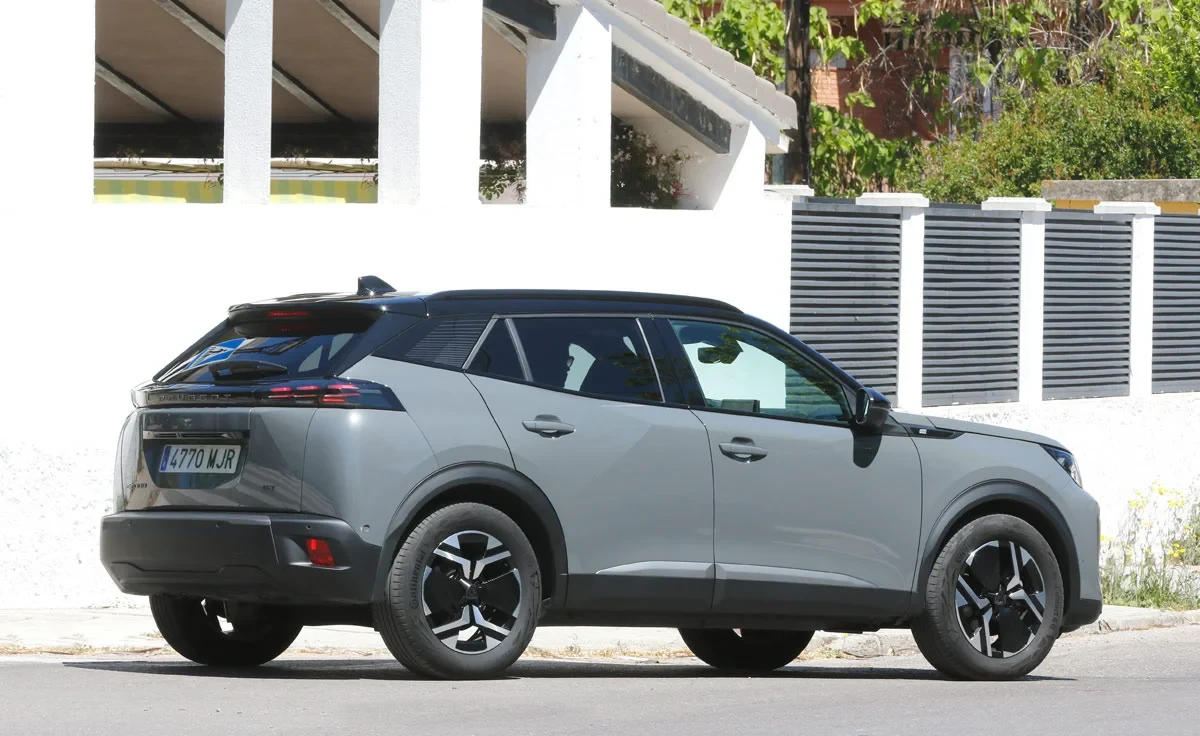 Peugeot E-2008 Style 115 kW (156 CV) (2024)