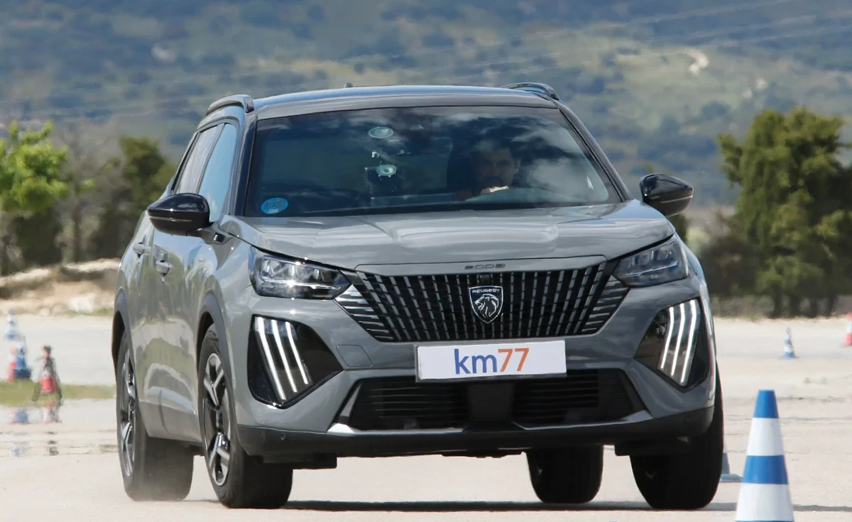 Peugeot E-2008 Style 115 kW (156 CV) (2024)