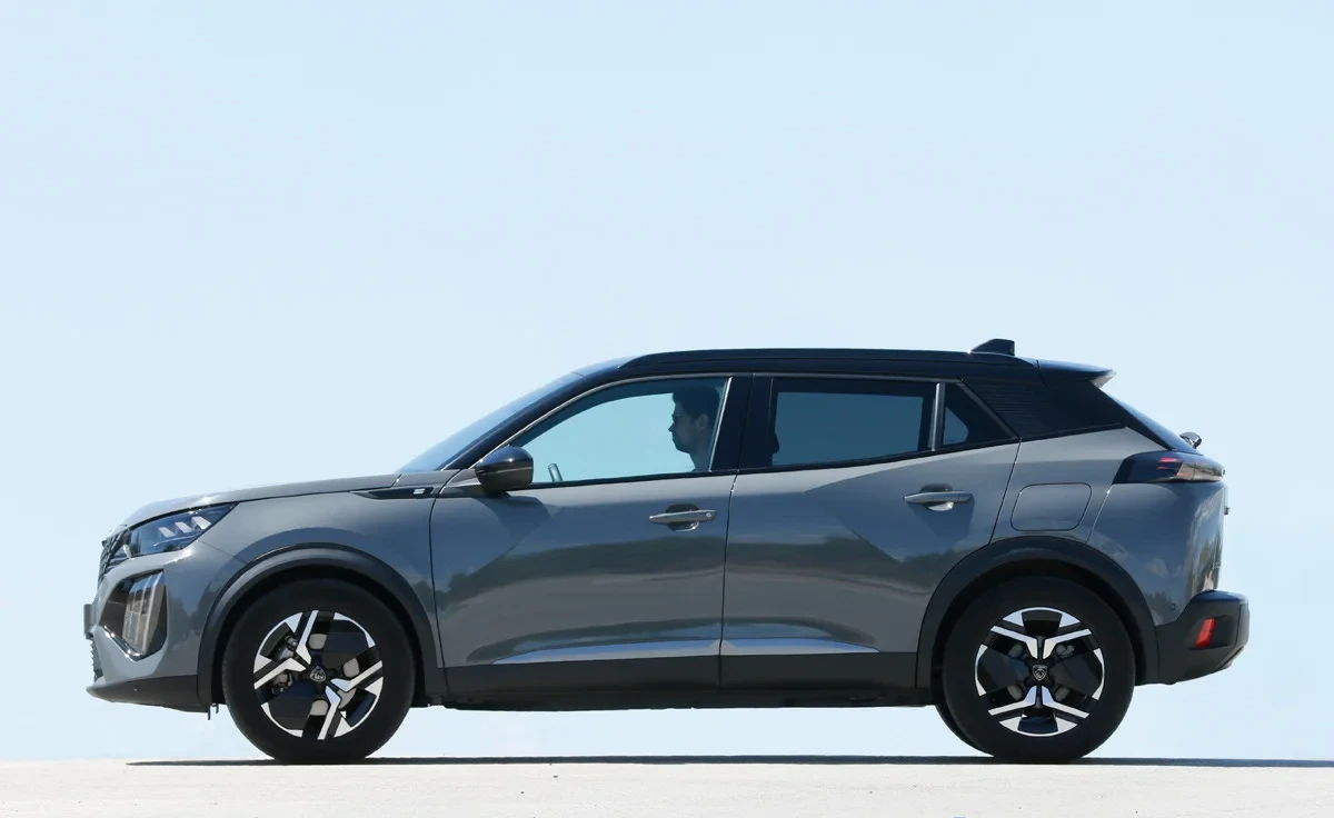 Peugeot E-2008 Style 115 kW (156 CV) (2024)