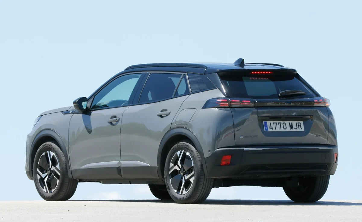 Peugeot E-2008 Style 115 kW (156 CV) (2024)