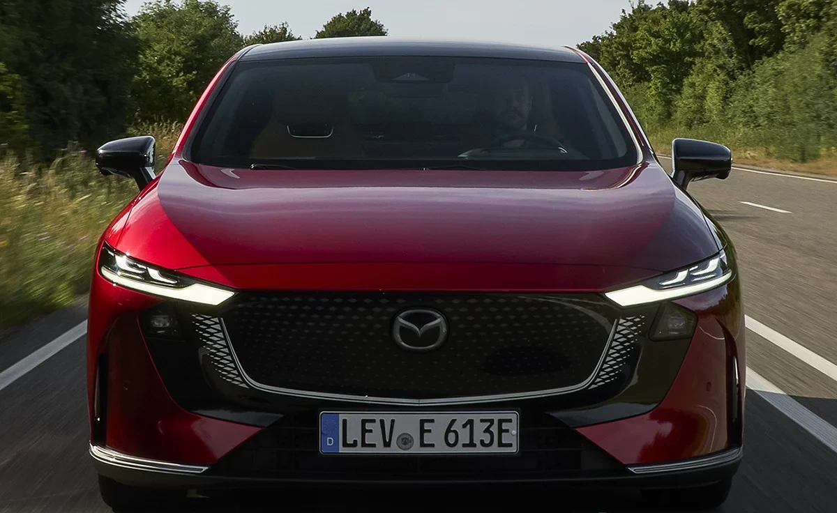 Mazda 6e EV 190 kW (258 CV) Takumi Plus (2026) exterior