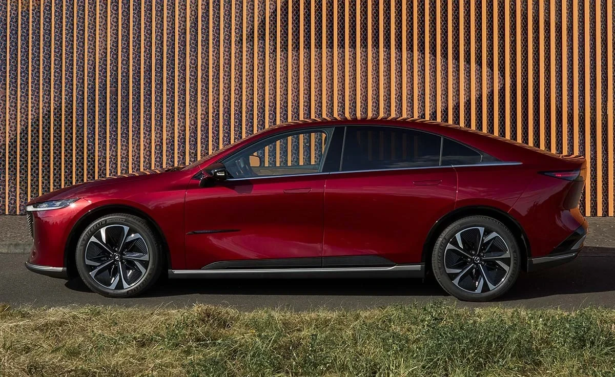 Mazda 6e EV 190 kW (258 CV) Takumi Plus (2026) exterior