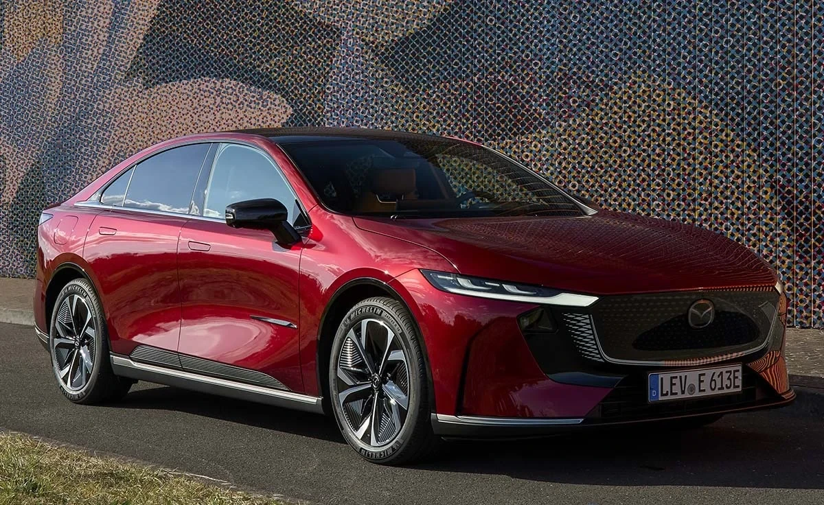 Mazda 6e EV 190 kW (258 CV) Takumi Plus (2026) exterior
