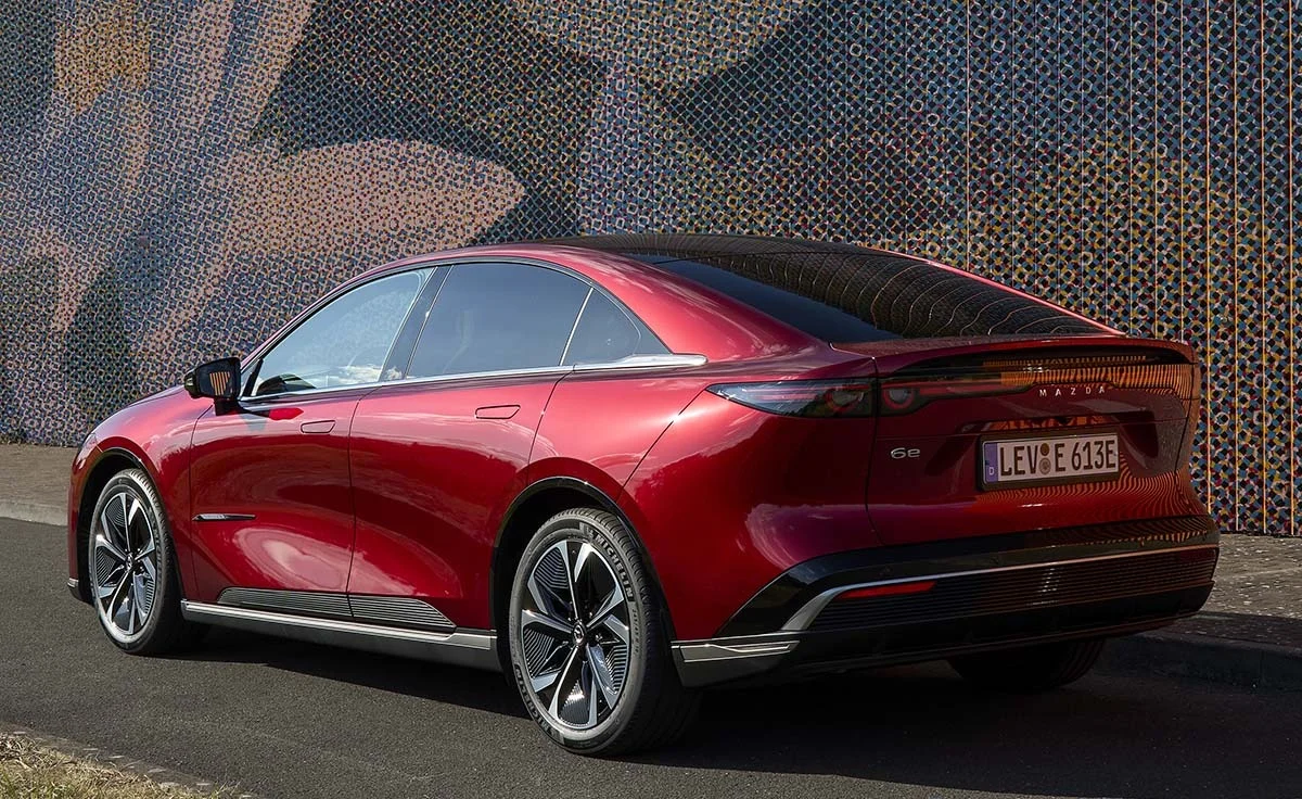 Mazda 6e EV 190 kW (258 CV) Takumi Plus (2026) exterior