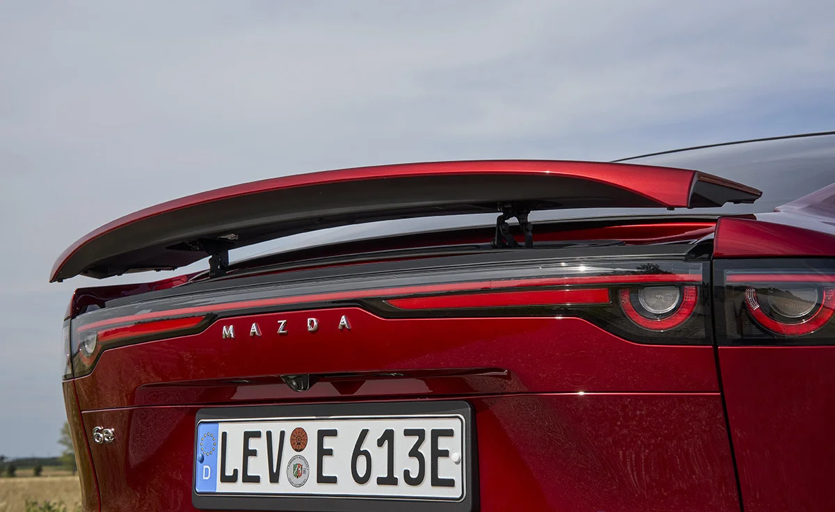 Mazda 6e EV 190 kW (258 CV) Takumi Plus (2026) exterior