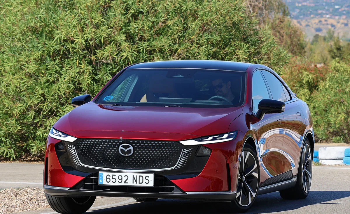Mazda 6e EV 190 kW (258 CV) Takumi Plus (2026) exterior