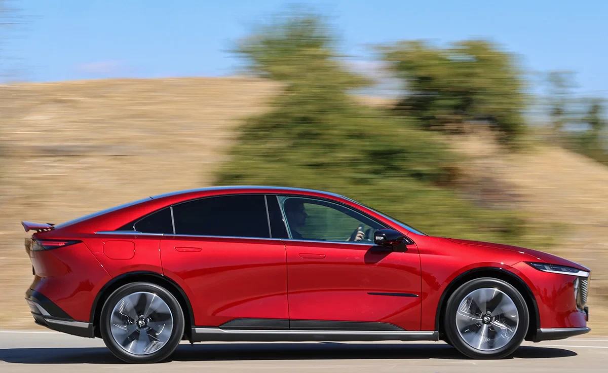 Mazda 6e EV 190 kW (258 CV) Takumi Plus (2026) exterior