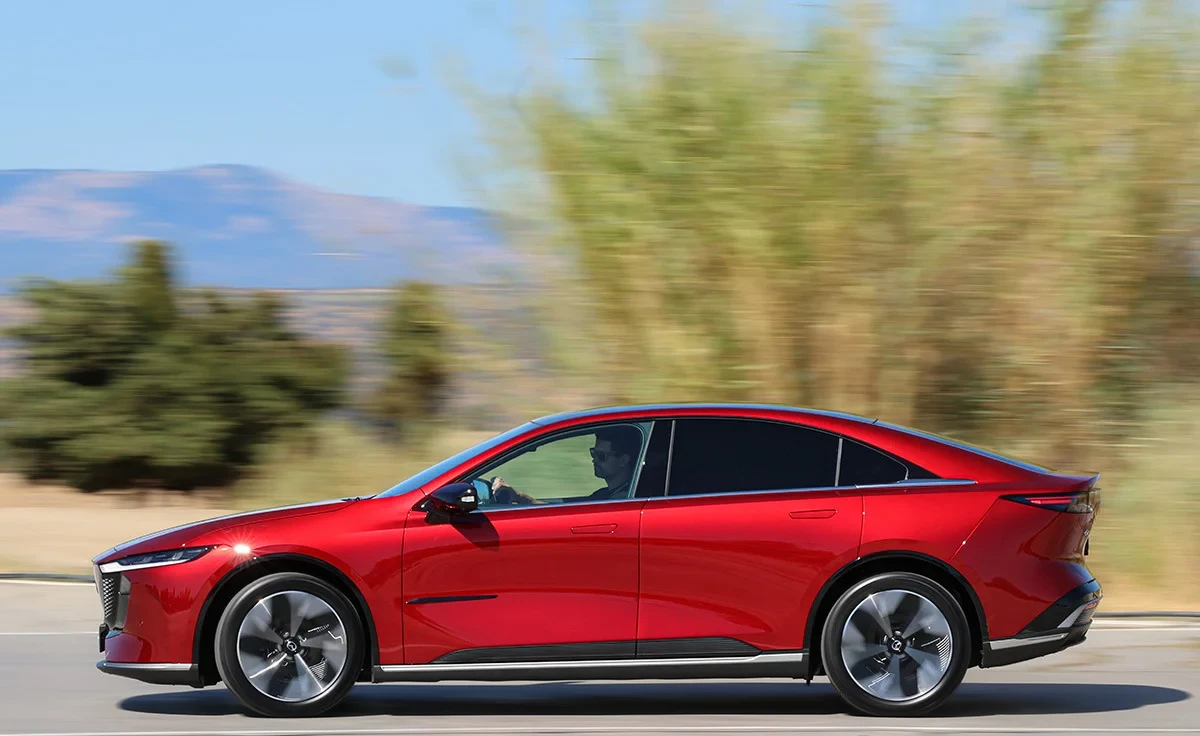 Mazda 6e EV 190 kW (258 CV) Takumi Plus (2026) exterior