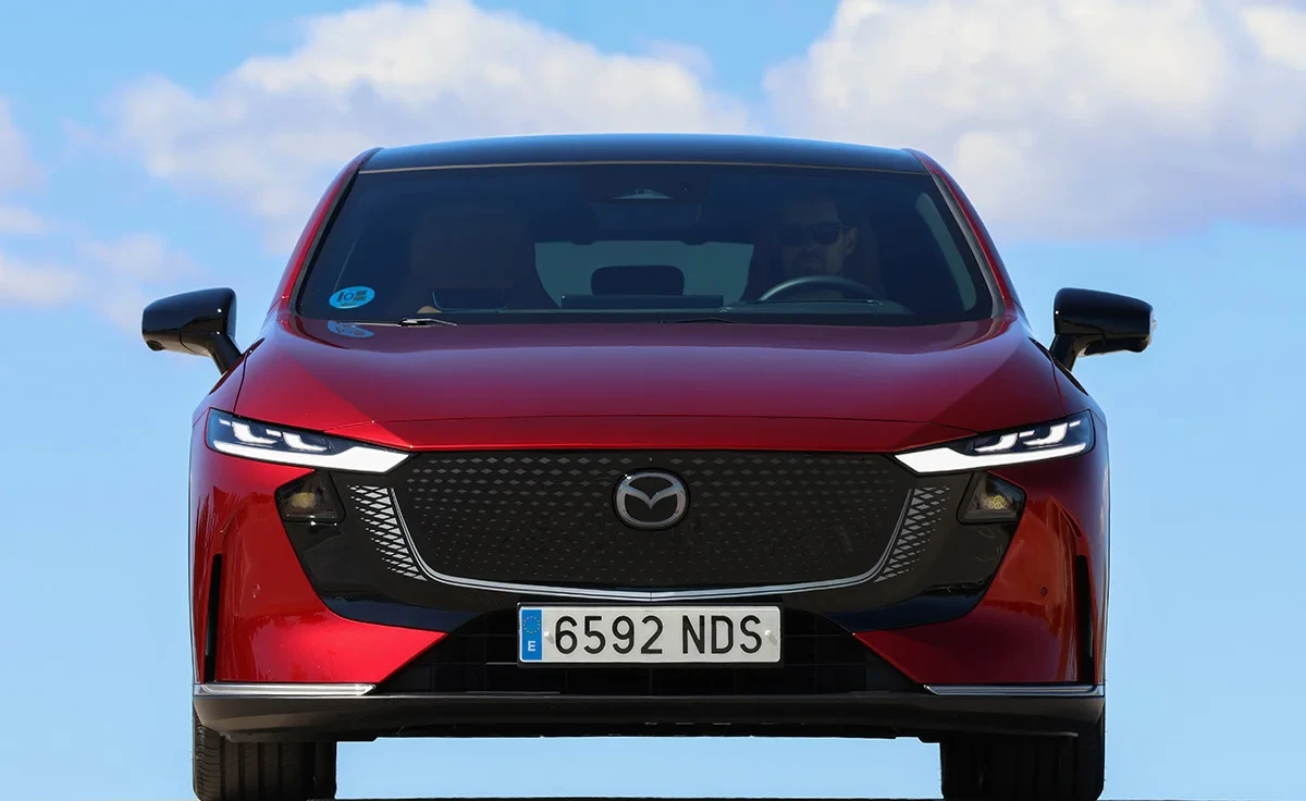 Mazda 6e EV 190 kW (258 CV) Takumi Plus (2026) exterior