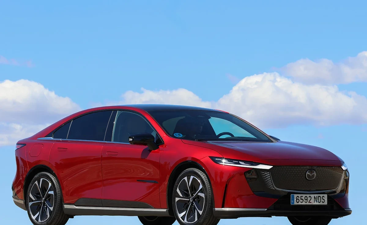 Mazda 6e EV 190 kW (258 CV) Takumi Plus (2026) exterior