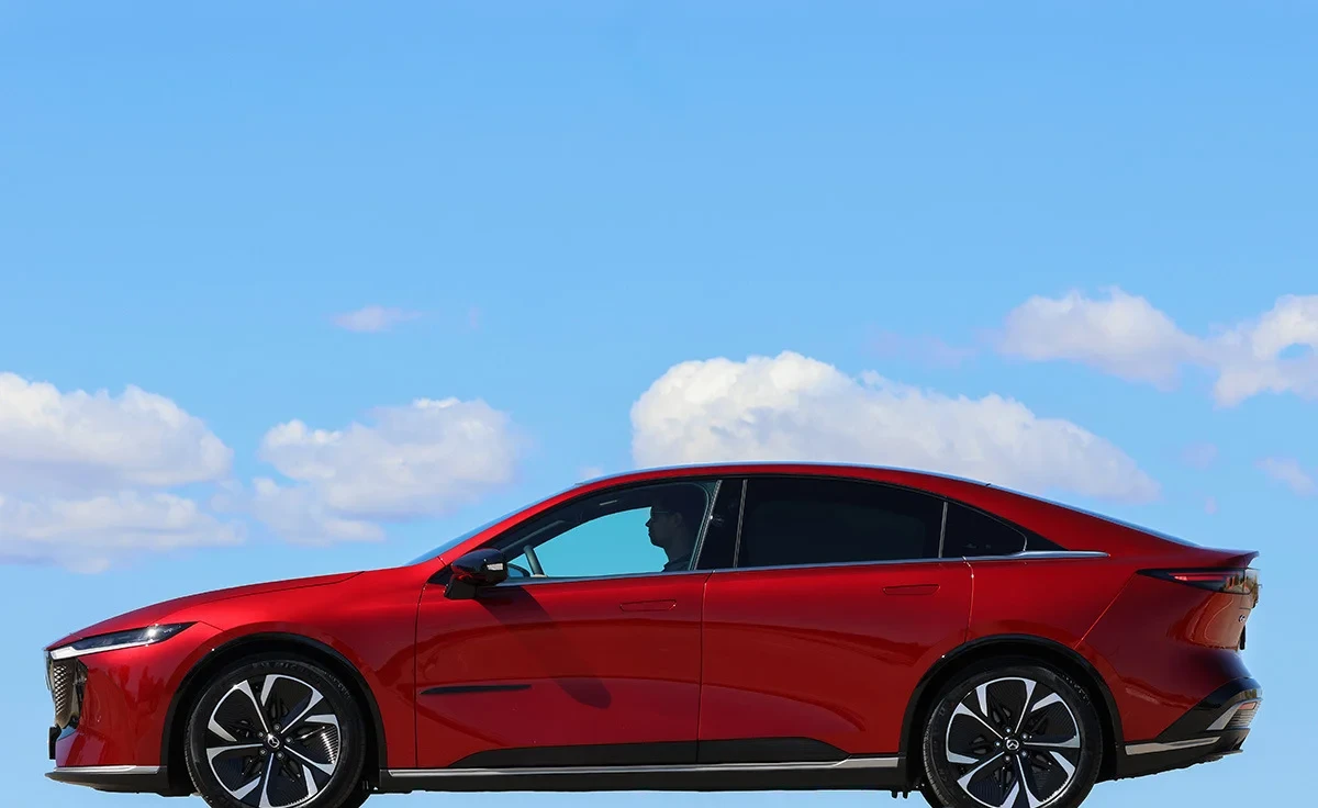 Mazda 6e EV 190 kW (258 CV) Takumi Plus (2026) exterior