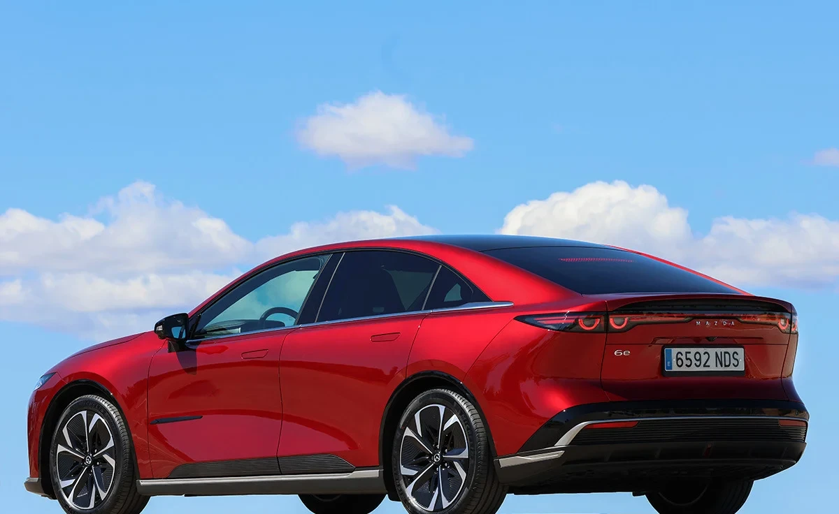 Mazda 6e EV 190 kW (258 CV) Takumi Plus (2026) exterior