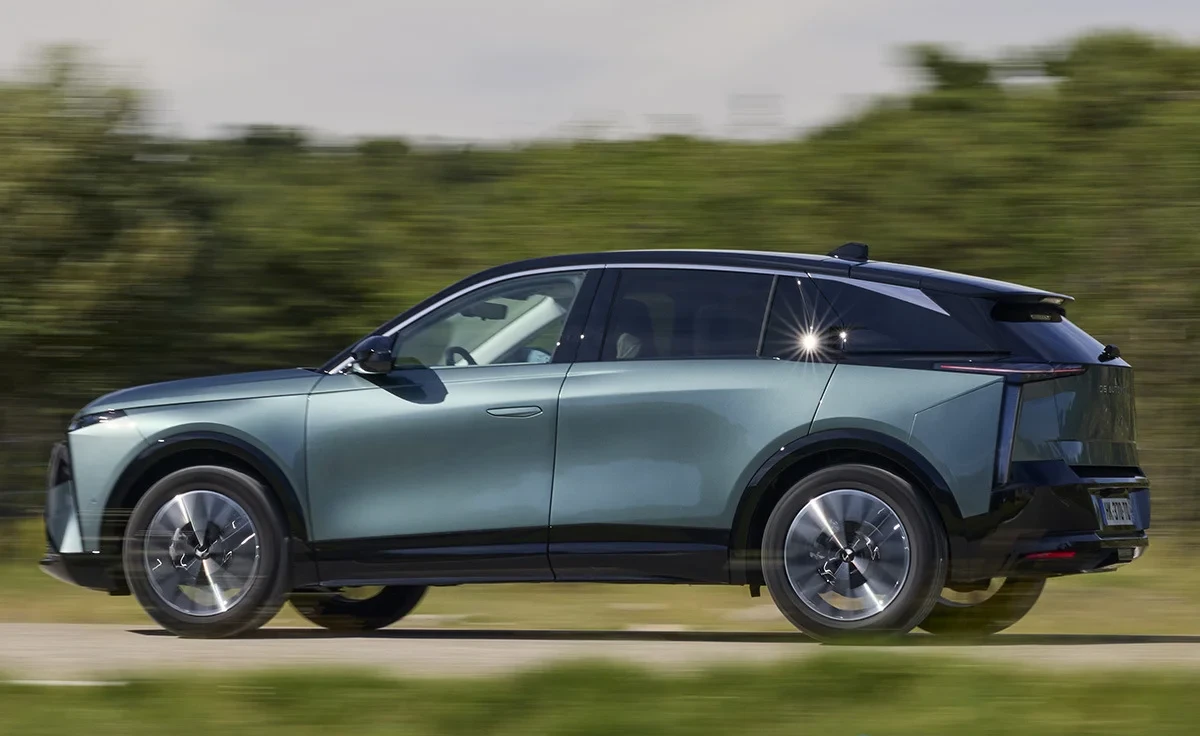 Arquitectura y detalles técnicos del DS N°7 E-Tense Pallas FWD Long Range 245 CV (2026)