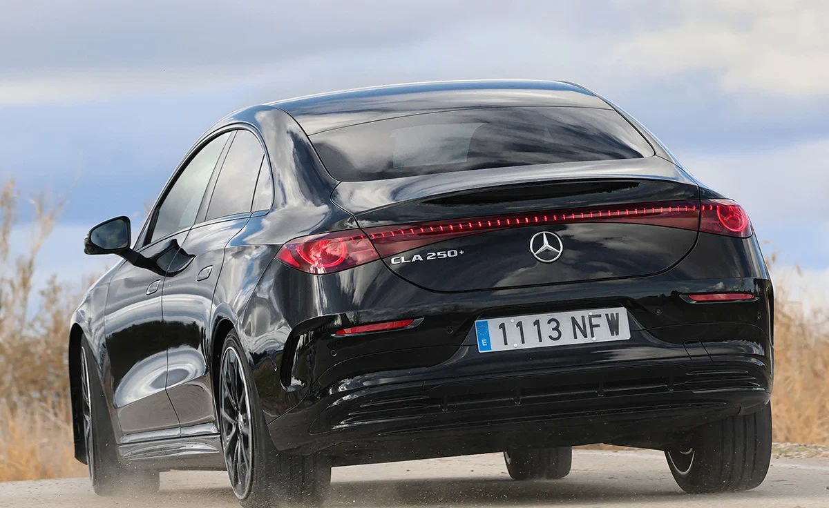 Mercedes-Benz CLA 250+ con tecnología EQ (2025)