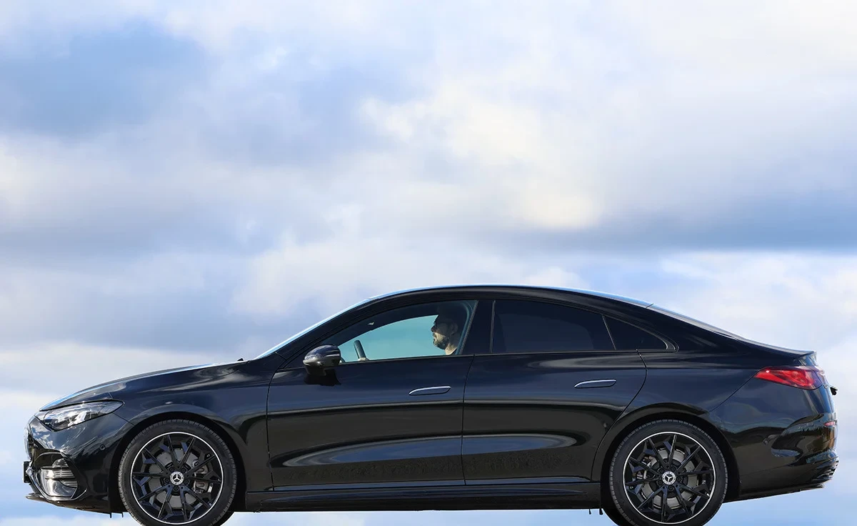 Mercedes-Benz CLA 250+ con tecnología EQ (2025)