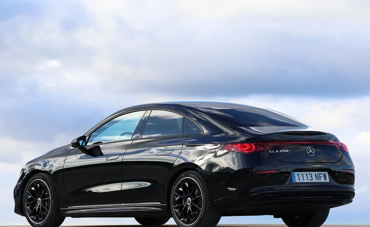 Mercedes-Benz CLA 250+ con tecnología EQ (2025)