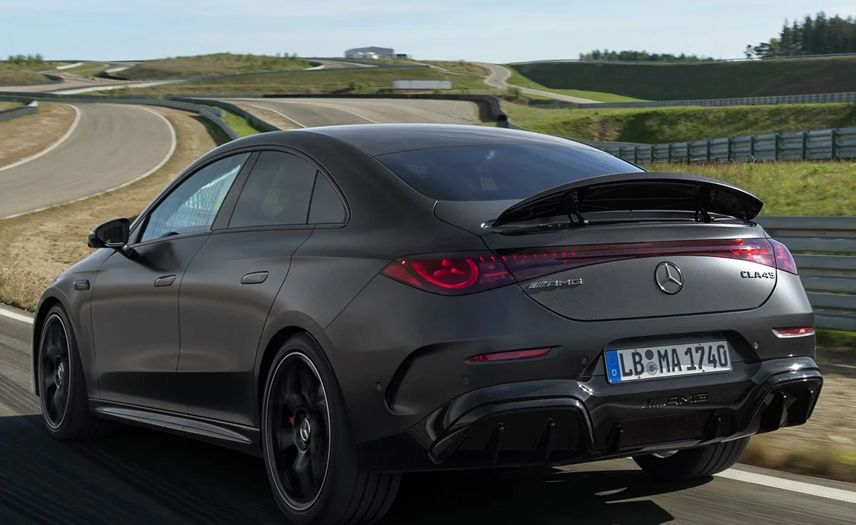 Mercedes-Benz CLA 250+ con tecnología EQ (2025)