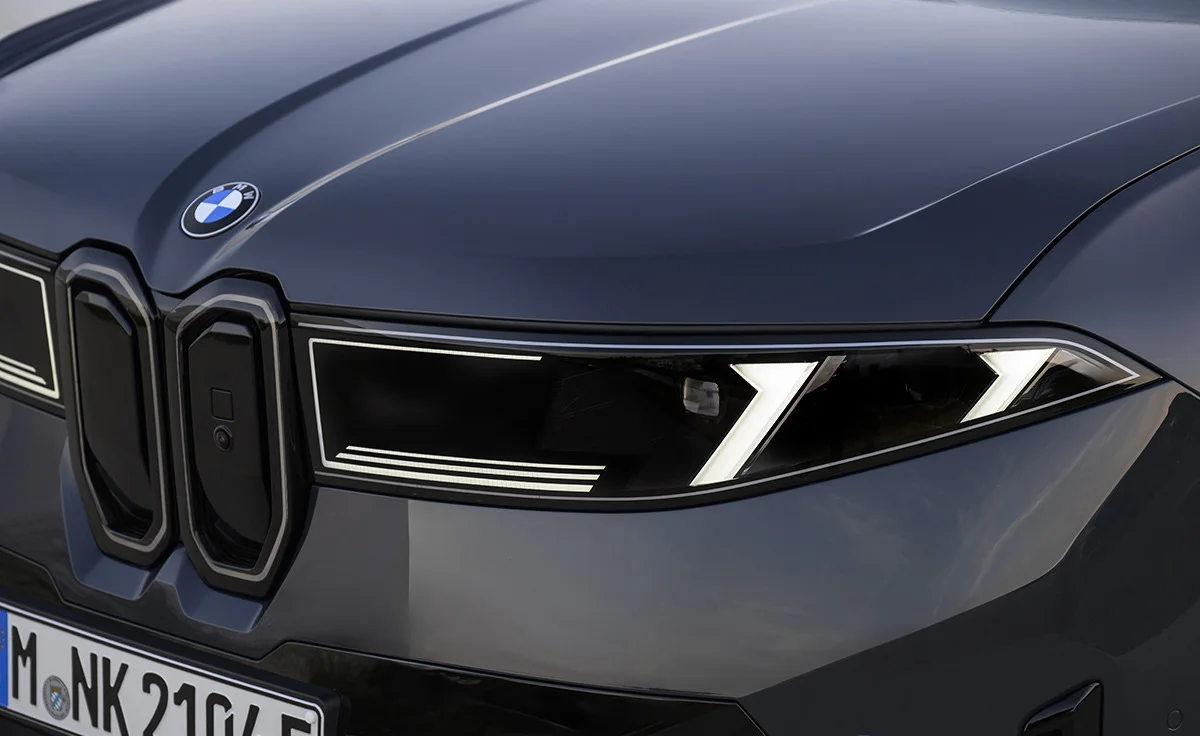BMW iX3 50 xDrive (2025)