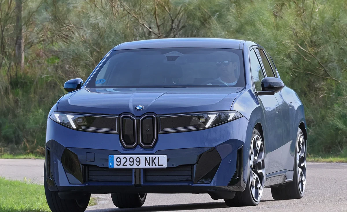 BMW iX3 50 xDrive (2025)