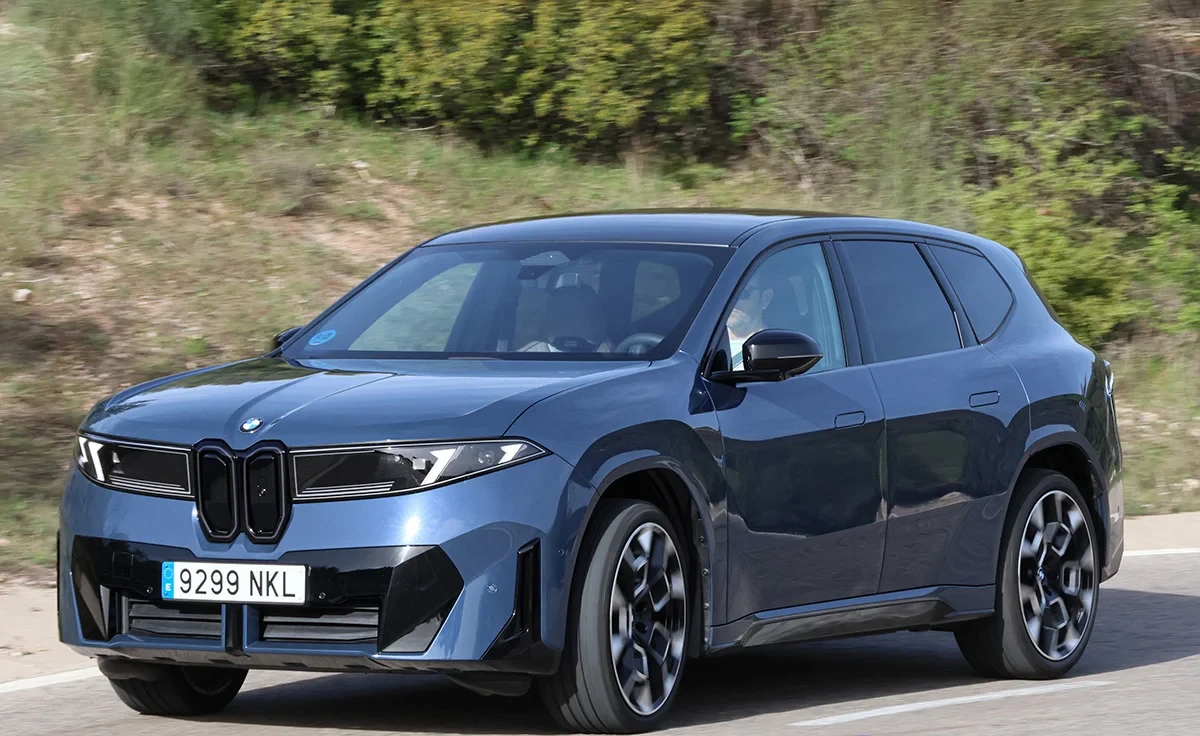 BMW iX3 50 xDrive (2025)