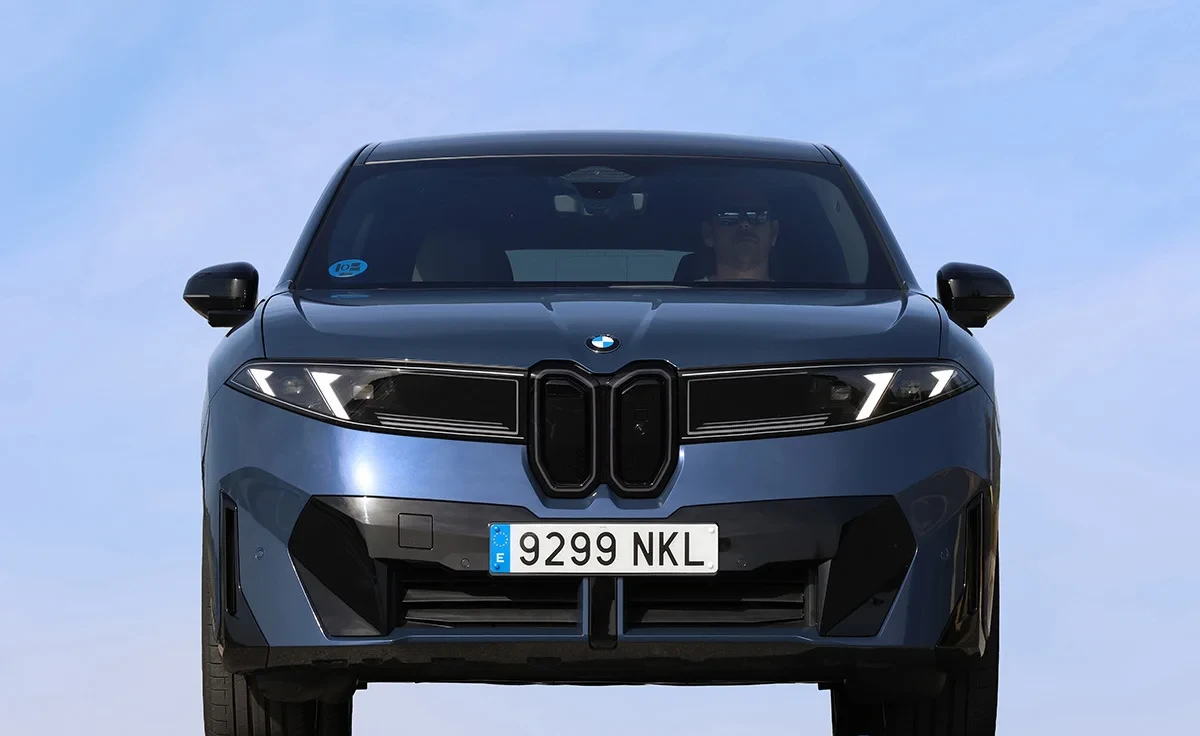 BMW iX3 50 xDrive (2025)