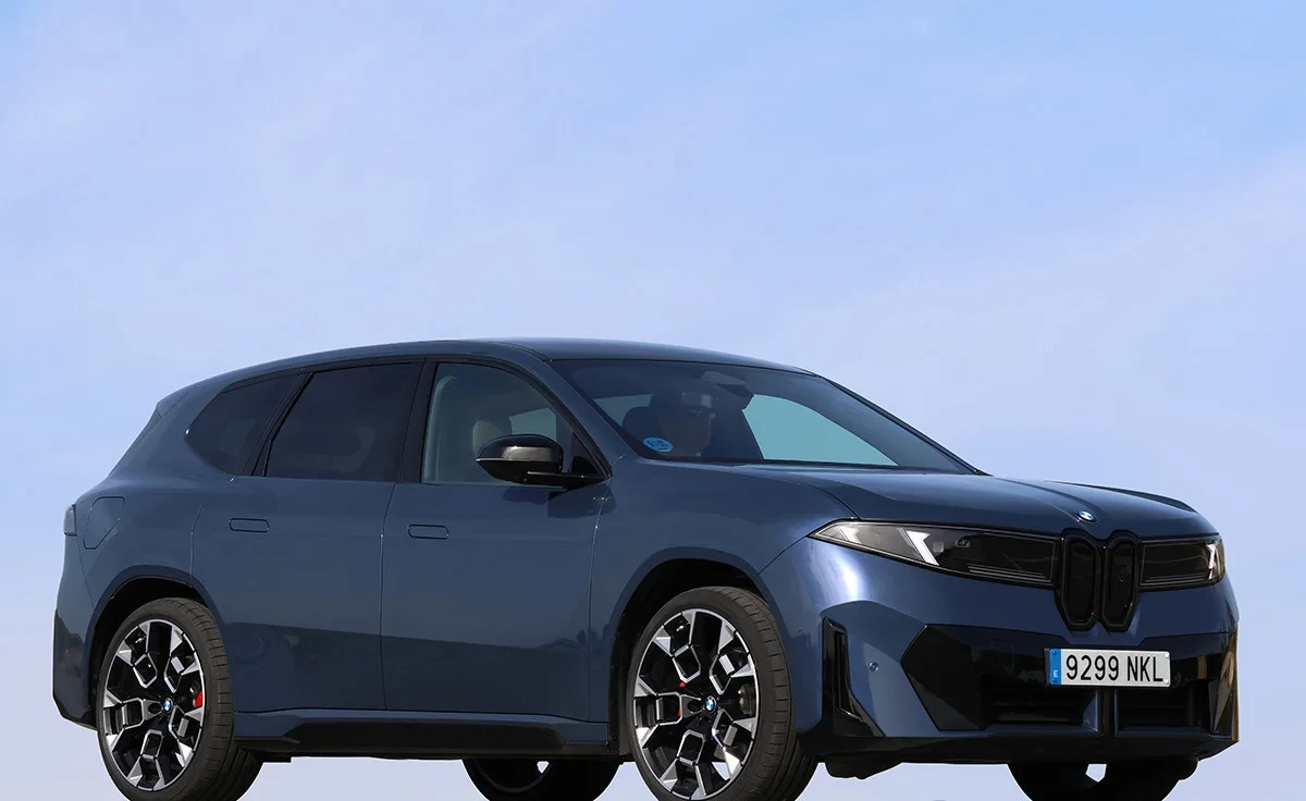 BMW iX3 50 xDrive (2025)