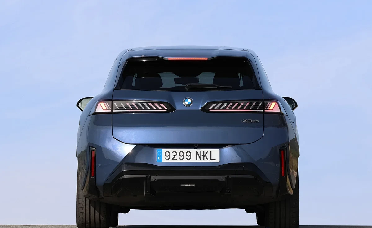 BMW iX3 50 xDrive (2025)