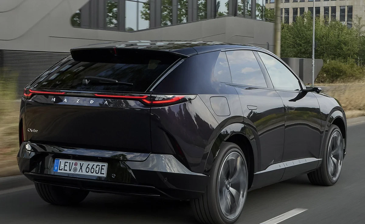 Mazda CX-6e Takumi (2026)
